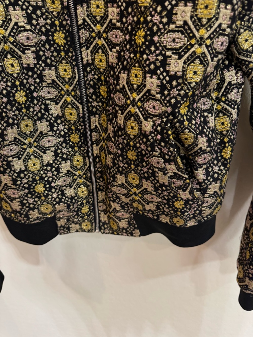 Romeo & Juliet Couture Black and Gold Jaquard Woven Bomber Jacket Size Medium - Picture 5 of 5
